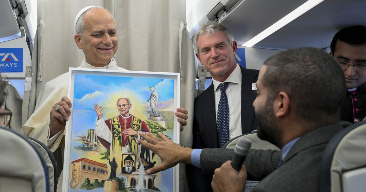 Il Papa ‘tessitore’ aggiusta la linea: sì alle coppie gay, no alle donne diacono. E un messaggio a Meloni Il Papa ‘tessitore’ aggiusta la linea: sì alle coppie gay, no alle donne diacono. E un messaggio a Meloni