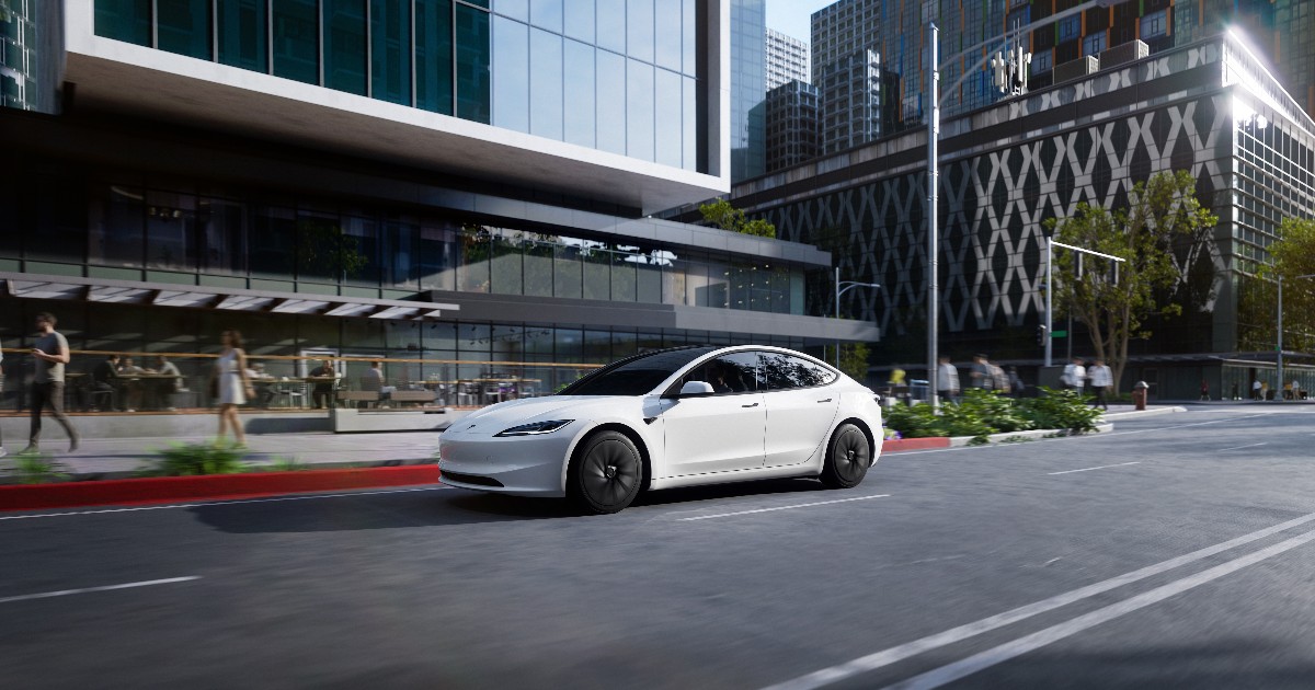 Tesla rilancia la sfida, arriva la nuova Model 3 Standard a 36.990 euro Tesla rilancia la sfida, arriva la nuova Model 3 Standard a 36.990 euro