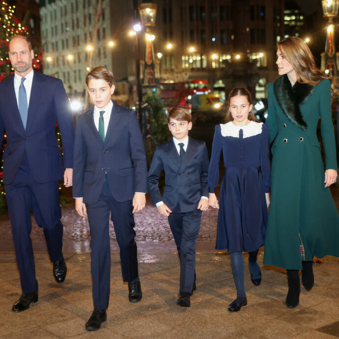 “Nel suo cuore, il Natale parla d’amore”: il messaggio di Kate Middleton alla festa nell’abbazia di Westminster con i figli e gli amici vip