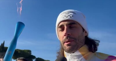 Copertina di Milano-Cortina, da Roma inizia il viaggio della fiamma olimpica. L’emozione di Tamberi: “Magico” | Video