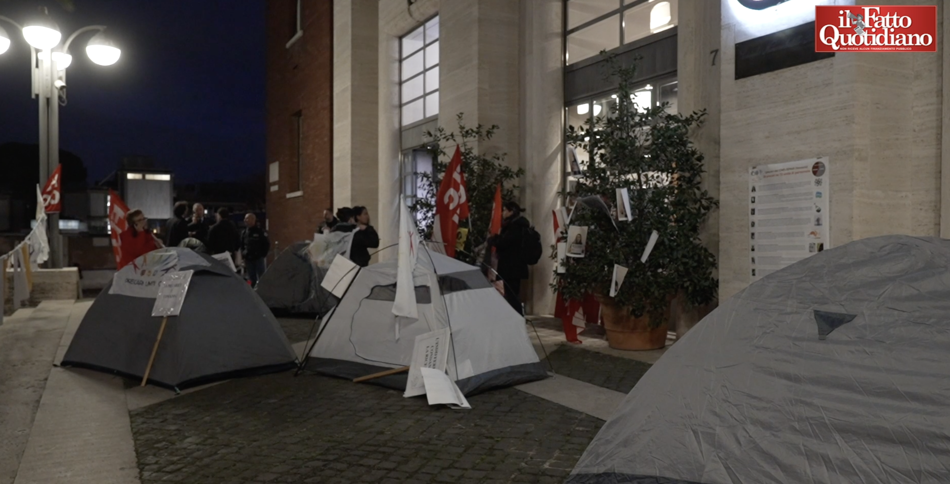 I precari della ricerca occupano la sede del Cnr: “Qui a oltranza, vogliamo essere stabilizzati” I precari della ricerca occupano la sede del Cnr: “Qui a oltranza, vogliamo essere stabilizzati”
