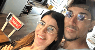Cosa hanno chiesto ad Alexa gli italiani nel 2025? Con chi è sposata Giorgia, l’altezza di Carlo Conti, il patrimonio di Elon Musk e chi è la “forte tosta indipendente” Marcella Bella