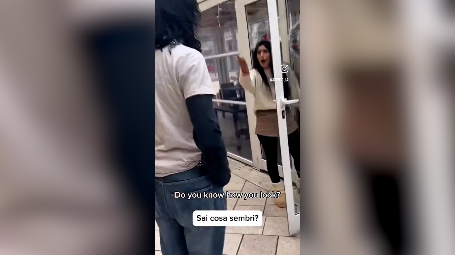 Croceristi israeliani a Brindisi, sputi e minacce contro un gruppo di manifestanti per la Palestina: “Vi uccido, non scherzate con noi” Croceristi israeliani a Brindisi, sputi e minacce contro un gruppo di manifestanti per la Palestina: “Vi uccido, non scherzate con noi”