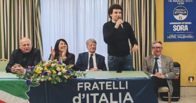 Copertina di Il coordinatore FdI di Sora e uno studente. Il sito di Rainews accoglie gli iscritti di Meloni