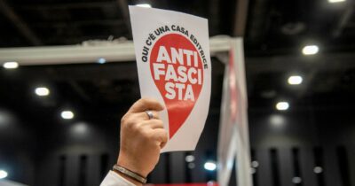 Copertina di Più libri, più liberi: editori in lutto, e i fasci incassano