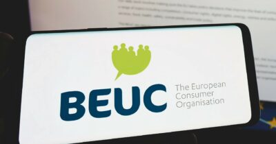 Copertina di Altroconsumo è fuori dai consumatori Ue: scontro sui finanziamenti dei colossi digitali