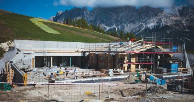 Copertina di Giochi Milano-Cortina, funivia a rischio frana: l’iter forzato per realizzarla