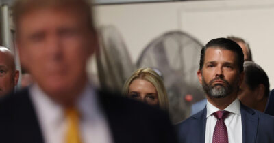 Copertina di Cremlino: “I cambiamenti nella strategia Usa sull’Europa sono coerenti con la nostra visione”. Trump jr: “Mio padre potrebbe abbandonare il processo di pace”