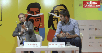 Copertina di Più Libri, Più Liberi, Di Battista presenta ‘Democrazia deviata’: “L’Ue boicotta la pace in Ucraina per paura di perdere le poltrone”