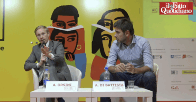 Copertina di Più Libri, Più Liberi, Di Battista presenta ‘Democrazia deviata’: “L’Ue boicotta la pace in Ucraina per paura di perdere le poltrone”