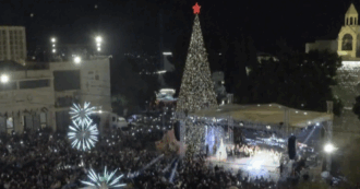 Si riaccende l'albero di Natale a Betlemme: non succedeva dal 2022