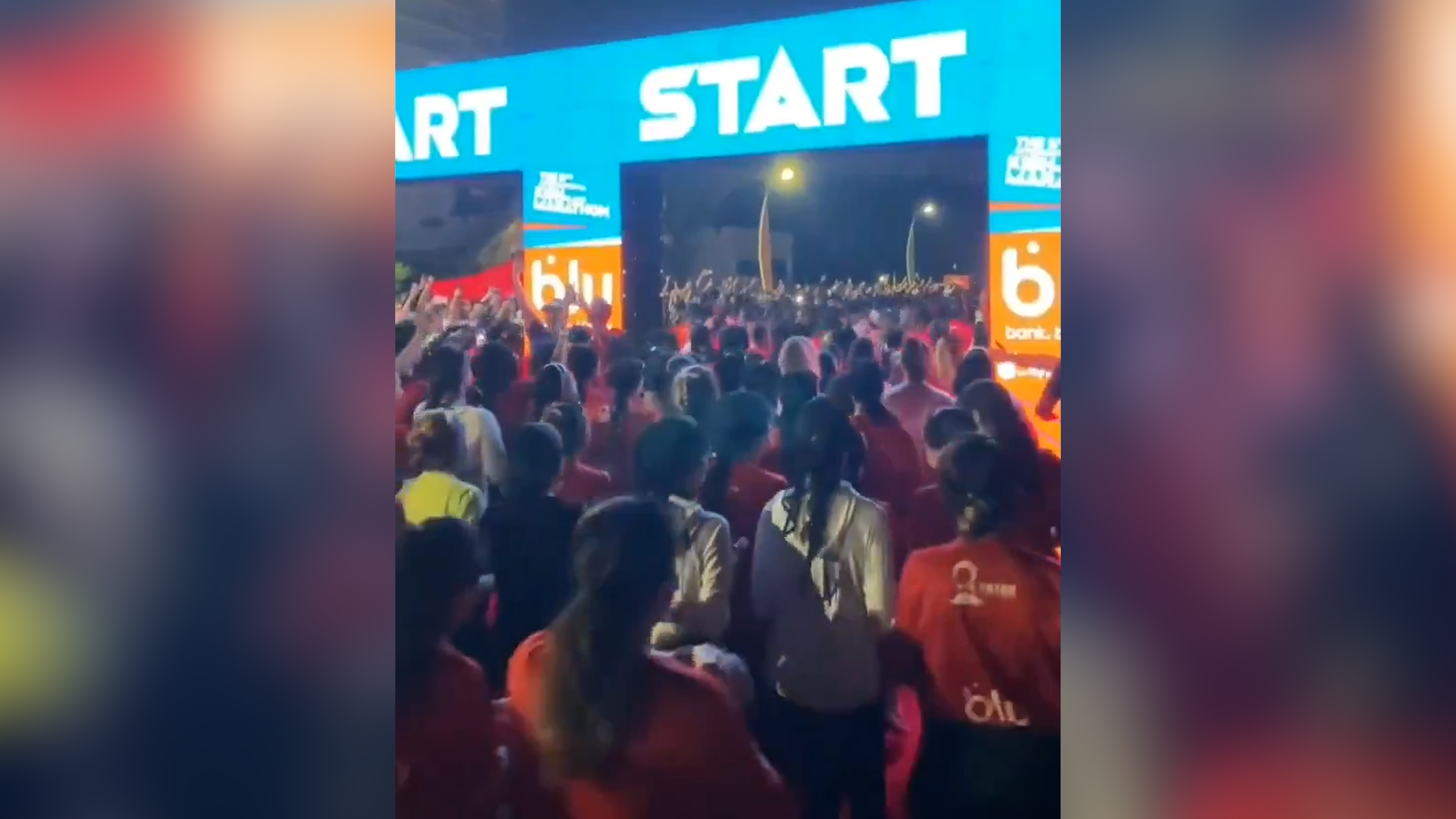 Iran, migliaia di donne senza hijab alla maratona di Kish: arrestati i due organizzatori Iran, migliaia di donne senza hijab alla maratona di Kish: arrestati i due organizzatori