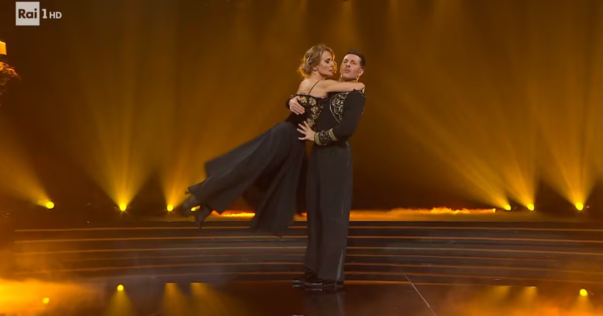 Ballando con le Stelle, le pagelle: “Emma Coriandoli, ma perché?: voto 2. Andrea Delogu scarica e febbricitante, Fabio Fognini sopravvalutato” Ballando con le Stelle, le pagelle: “Emma Coriandoli, ma perché?: voto 2. Andrea Delogu scarica e febbricitante, Fabio Fognini sopravvalutato”