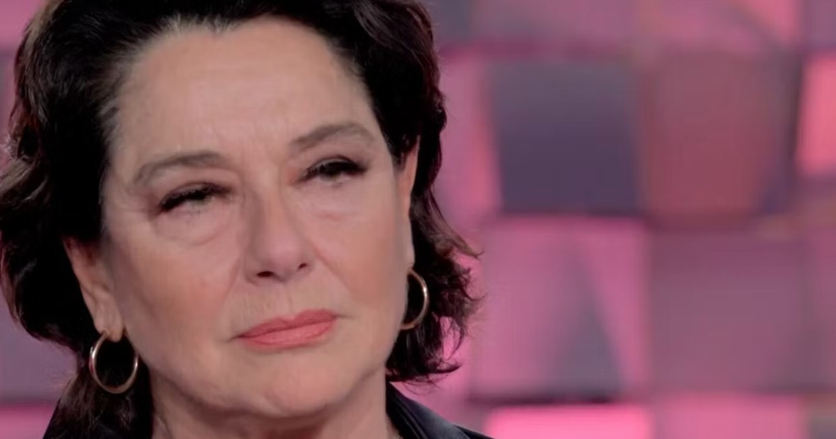 “Mio marito certe scene si rifiuta di vederle, non vuole che gli altri uomini mi mettano le mani addosso”: le confessioni di Monica Guerritore a Verissimo “Mio marito certe scene si rifiuta di vederle, non vuole che gli altri uomini mi mettano le mani addosso”: le confessioni di Monica Guerritore a Verissimo