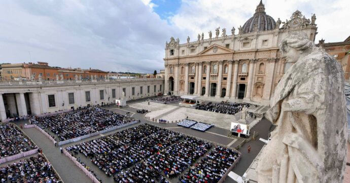 Porno, azzardo, usura. Retromarcia dello Ior: prima limita, poi evita