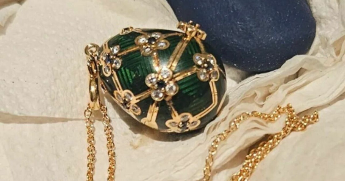 Ladro ingoia l’uovo Fabergé tempestato di diamanti di James Bond e fugge: “Ci sono voluti sei giorni prima che lo espellesse e la polizia recuperasse il gioiello” Ladro ingoia l’uovo Fabergé tempestato di diamanti di James Bond e fugge: “Ci sono voluti sei giorni prima che lo espellesse e la polizia recuperasse il gioiello”