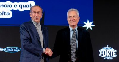 Copertina di Il ritorno di Fini ad Atreju: “Mio errore sciogliere An. Lo strappo con Berlusconi? Non mi sono mai fatto comandare”