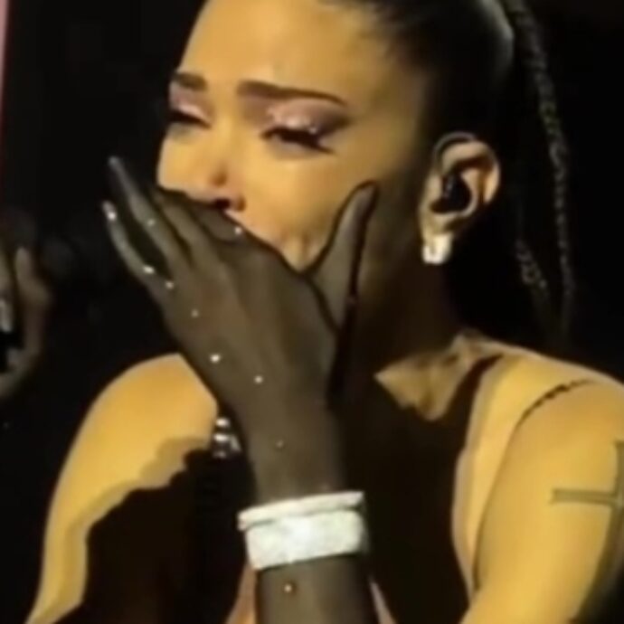 Elodie scoppia in lacrime sul palco e annuncia: “Mi fermerò per un po’”