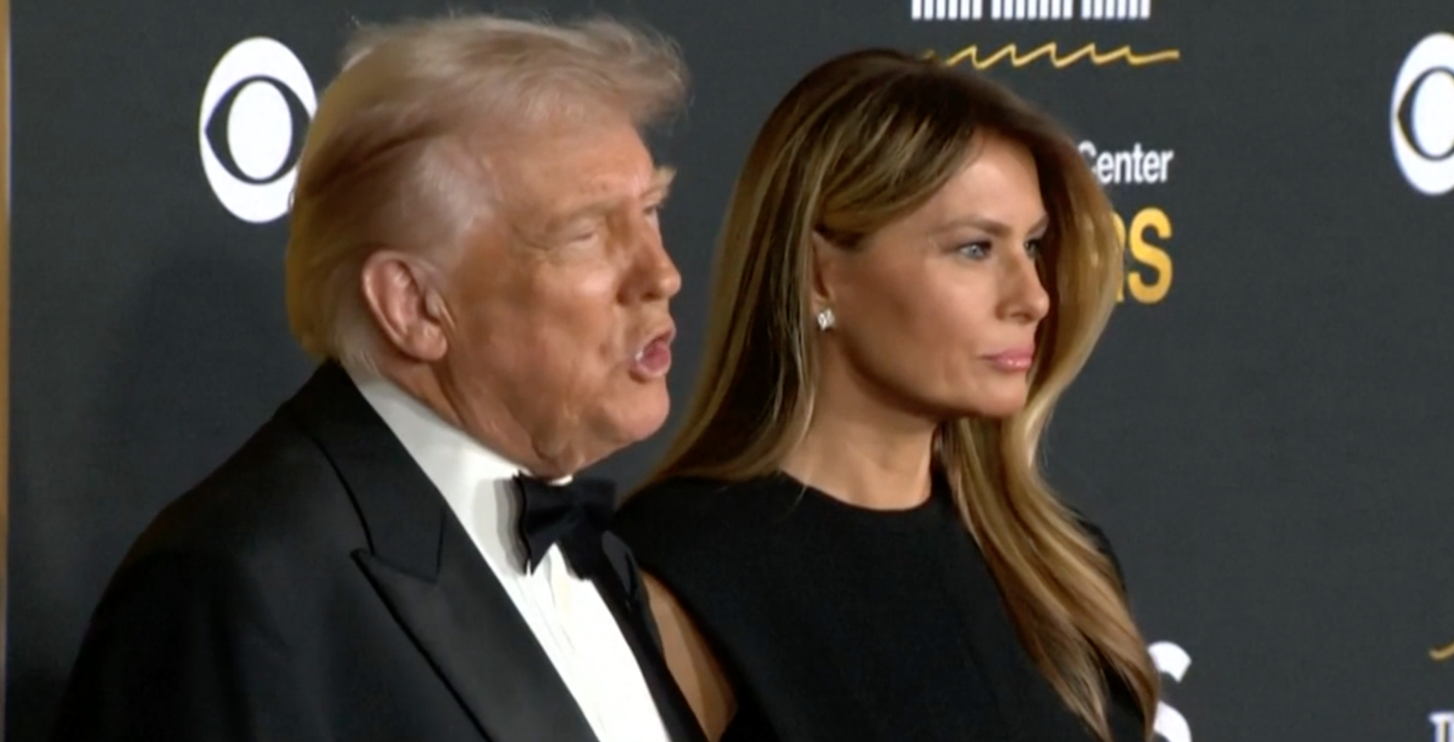 Ucraina, Trump: “Zelensky non ha ancora letto la proposta di pace. Il suo entourage la adora, ma lui no” Ucraina, Trump: “Zelensky non ha ancora letto la proposta di pace. Il suo entourage la adora, ma lui no”