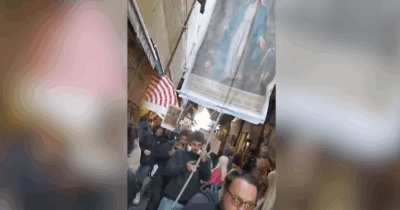 Copertina di Napoli, processione dell’Immacolata contro la turistificazione selvaggia: “Città sempre più invivibile”