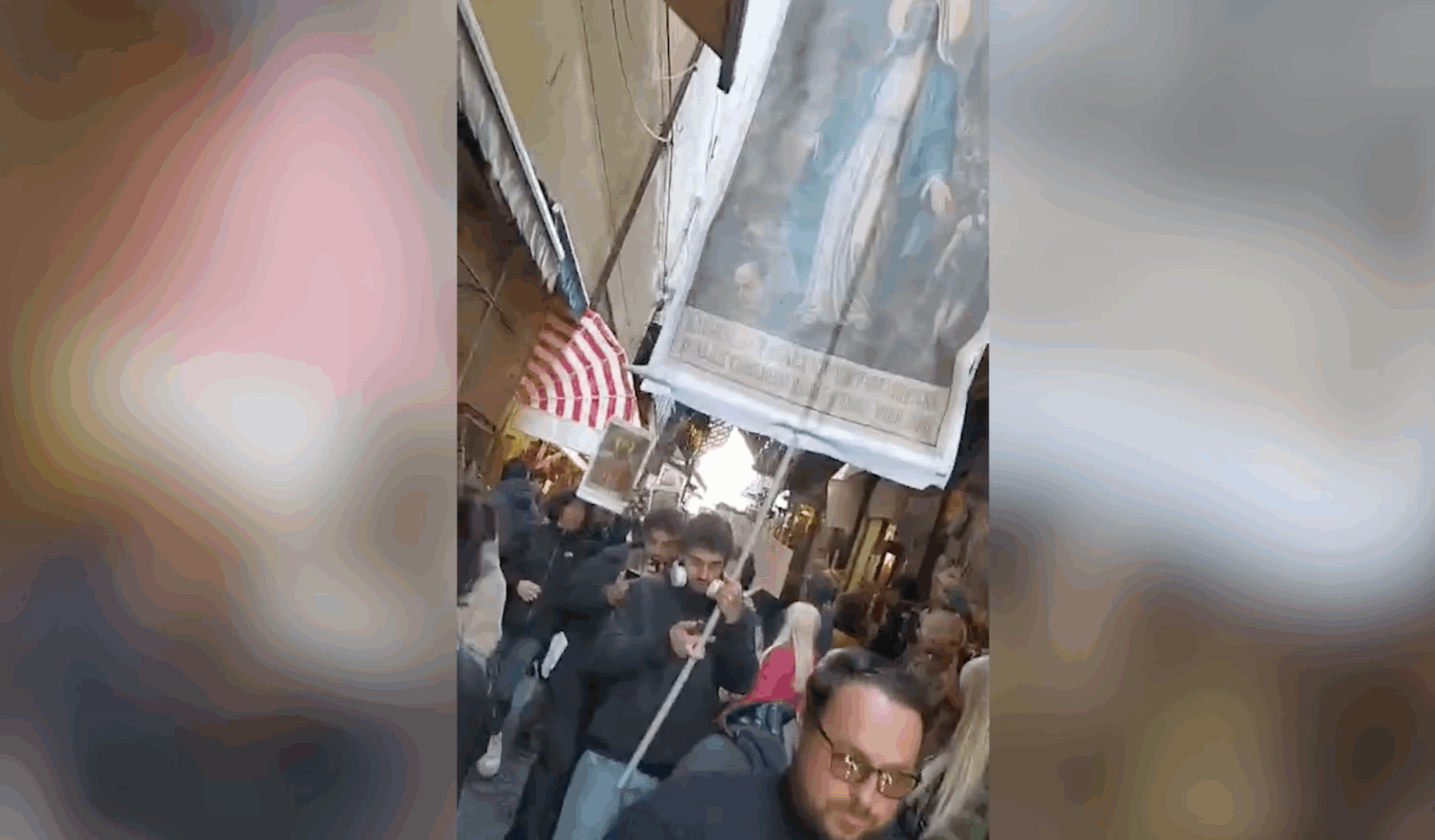 Napoli, processione dell’Immacolata contro la turistificazione selvaggia: “Città sempre più invivibile” Napoli, processione dell’Immacolata contro la turistificazione selvaggia: “Città sempre più invivibile”