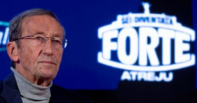 Copertina di Gli applausi di Atreju a Fini. Sul palco: “È un ritorno a casa”