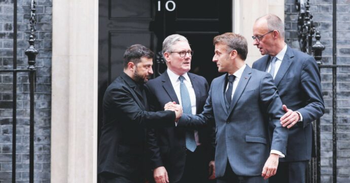 Guerra in Ucraina, Zelensky: “Kiev potrebbe cedere territori a Mosca, ma tutte le leggi lo vietano”