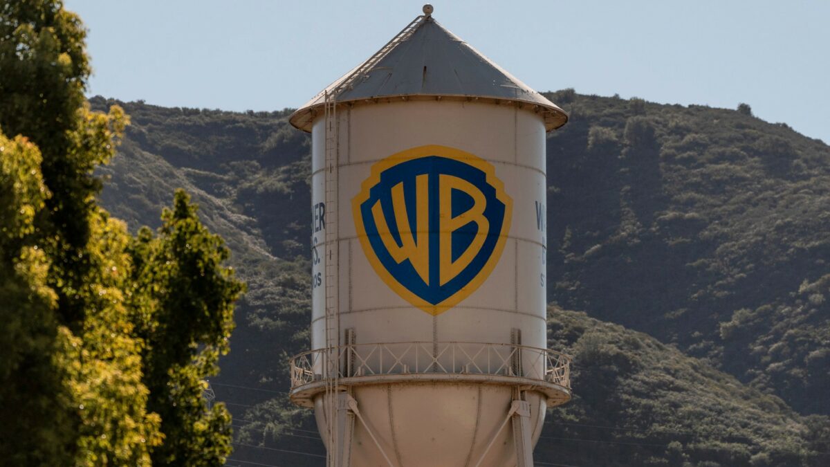 Netflix si ritira: Paramount offre di più e acquista la Warner. I giornali Usa all’attacco: “Uno choc per il settore, Trump ha favorito l’amico Ellison”