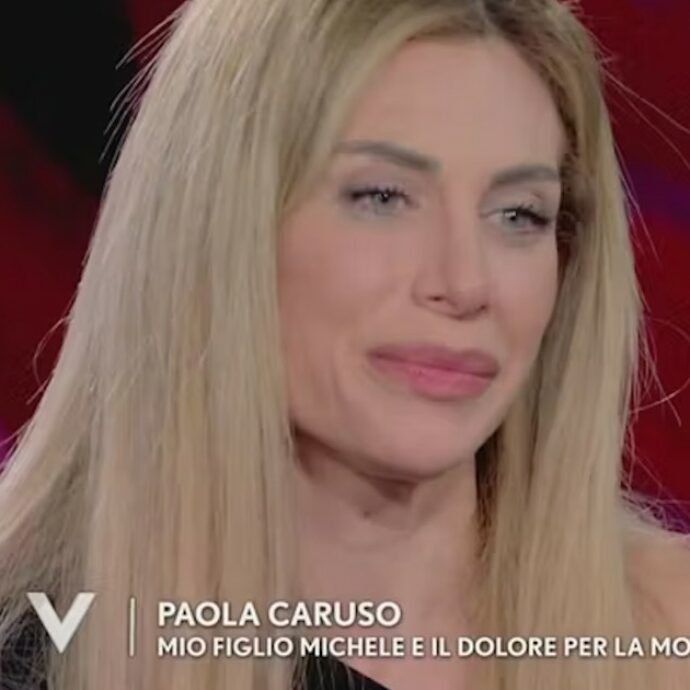 “Mia madre è morta all’improvviso, quando me l’hanno detto pensavo fosse uno scherzo. Da domenica non riesco a metabolizzare il dolore”: Paola Caruso in lacrime a Verissimo
