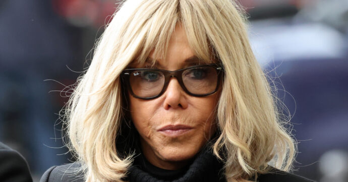 Brigitte Macron chiama “brutte stron*e” le femministe che contestano il comico Ary Abbittan