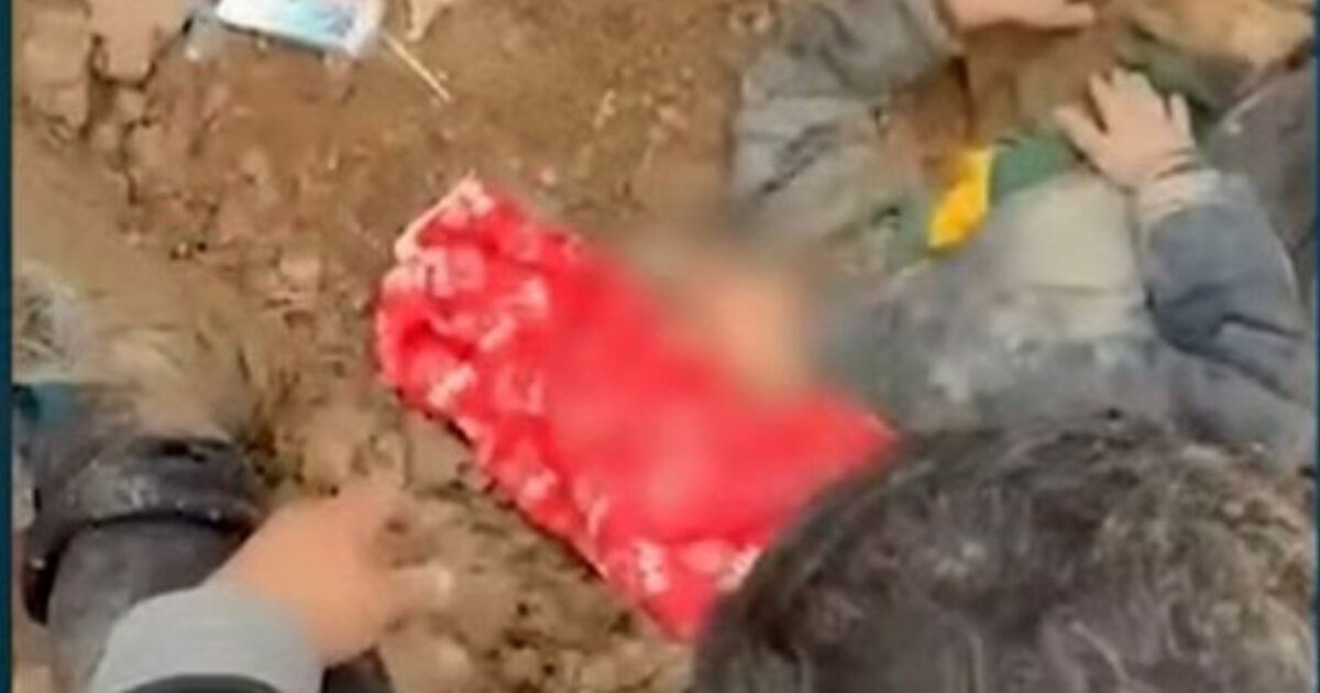 “Mio zio mi ha picchiato e sepolto”: la confessione choc del bambino di 10 anni ritrovato dopo 3 giorni di ricerche