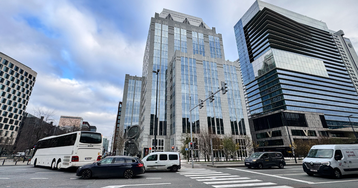 Asset russi, EUobserver: “Un banchiere vicino a Mosca ha minacciato la CEO di Euroclear” che li gestisce