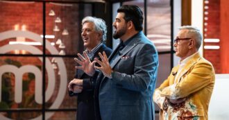 Copertina di “Nelle mense scolastiche più soldi per evitare che i bimbi mangino patatine schifose con wurstel sul piattino di plastica”: il ritorno di MasterChef Italia