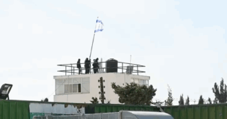 Copertina di Blitz della polizia israeliana nella sede dell’Unrwa a Gerusalemme est: sostituita la bandiera dell’Onu