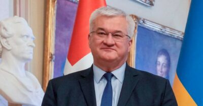 Copertina di Ucraina, il ministro degli Esteri Andrij Sybiha: “Dateci missili a lungo raggio. Produrremo droni in Italia”