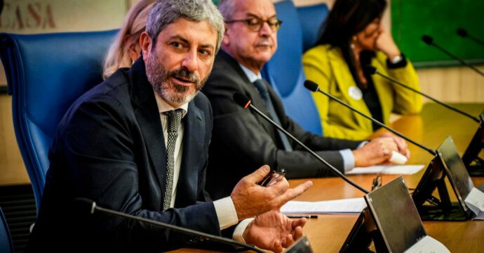 Campania, la prima volta di Fico in Regione. Duello nel Pd sul vice e sui posti  per De Luca