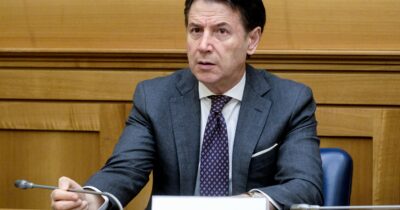 Copertina di Conte: “l’Ue ha fallito, lasci fare a Trump”