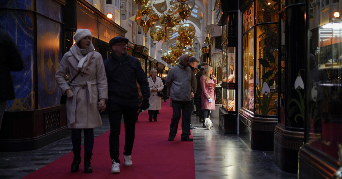 Il virus dell’influenza travolge il Regno Unito: ricoveri triplicati. Scuole chiuse e provvedimenti da lockdown Il virus dell’influenza travolge il Regno Unito: ricoveri triplicati. Scuole chiuse e provvedimenti da lockdown