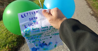 Copertina di “Invece dei regali, spero che Santa Lucia vi porti un corso accelerato di Educazione Civica”: la letterina di un bimbo finisce nel frutteto, scoppia la polemica