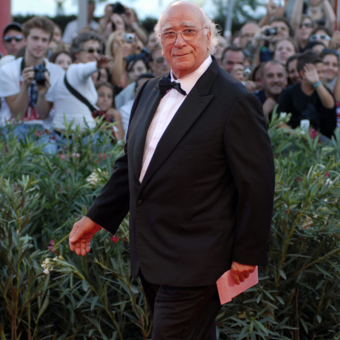 “Vorrei avere il cervello di una donna, basterebbe mezz’ora al giorno. Da ragazzo volevo fare il prete, mia mamma mi sognava parroco. Le disgrazie? Arrivano da sole”: parla Giovanni Rana