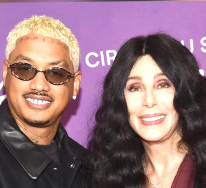 “Cher sta per sposarsi con Alexander Edwards, 40 anni più piccolo”: la rivelazione del Mirror e la rabbia della cantante per le insinuazioni sul “vero amore”