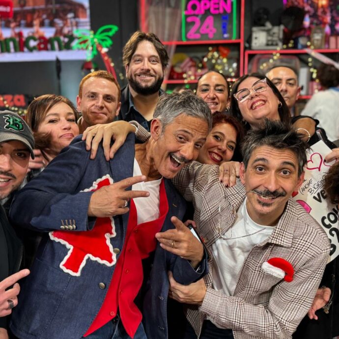 “A un certo punto canto ‘puoi liberarti’ e fu presa per la pubblicità di un lassativo! Era la mia canzone ‘Puoi’ uscita nel 1993”: lo rivela Fiorello