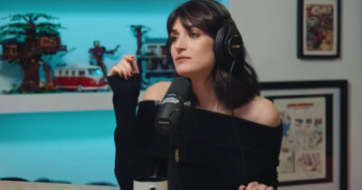 Copertina di “Le scene di baci e sesso sono terribili, tutti ti guardano. Una volta ho dovuto baciare una persona fidanzata con una mia amica”: le confessioni di Pilar Fogliati