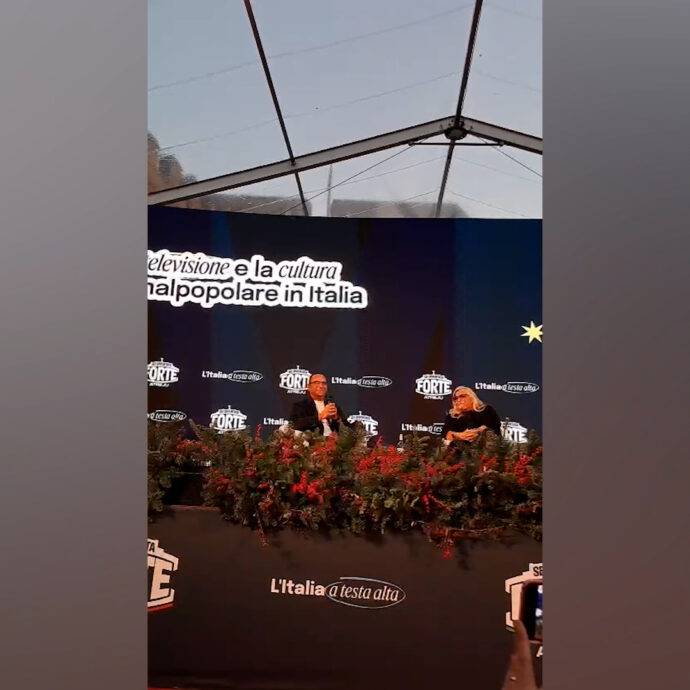 “Sono preoccupato, poche polemiche su Sanremo quest’anno”: cos’ha detto Carlo Conti sul palco di Atreju