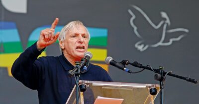 Copertina di Don Luigi Ciotti: “Bestemmia chi invoca Dio  per benedire i carri armati”