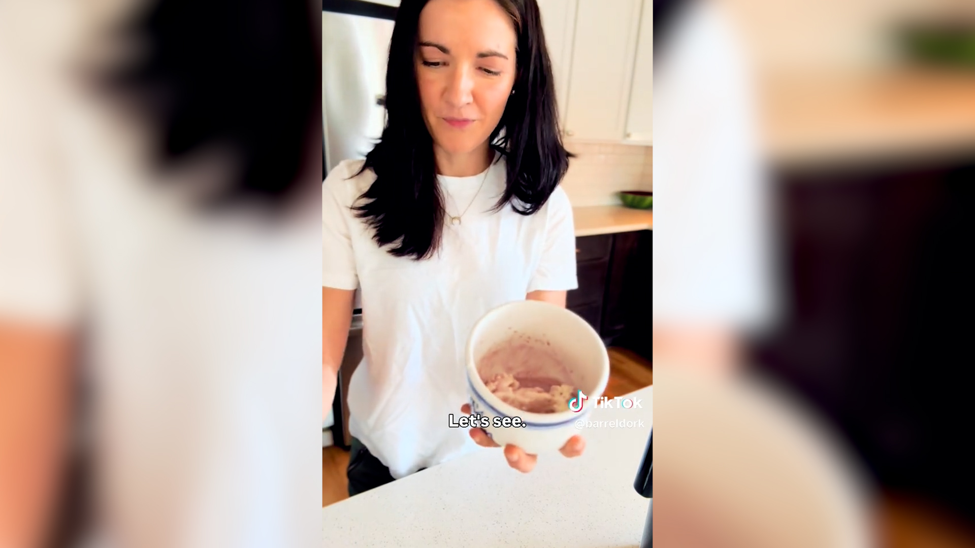 “È disgustoso”: il nuovo “cocktail” per le feste a base di gelato alla vaniglia e vino rosso fa discutere “È disgustoso”: il nuovo “cocktail” per le feste a base di gelato alla vaniglia e vino rosso fa discutere