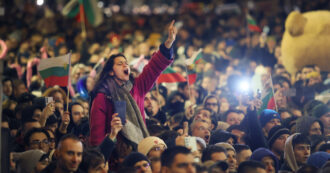 Copertina di Bulgaria, il governo si dimette dopo le proteste contro la corruzione e le politiche economiche