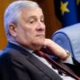 Copertina di Forza Italia, Tajani replica a Pier Silvio Berlusconi: “Il rinnovamento è in corso, siamo un partito con le porte aperte”