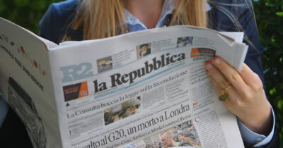 Copertina di Sciopero dei giornalisti de la Repubblica contro la vendita della testata: sabato non sarà in edicola e venerdì stop al sito