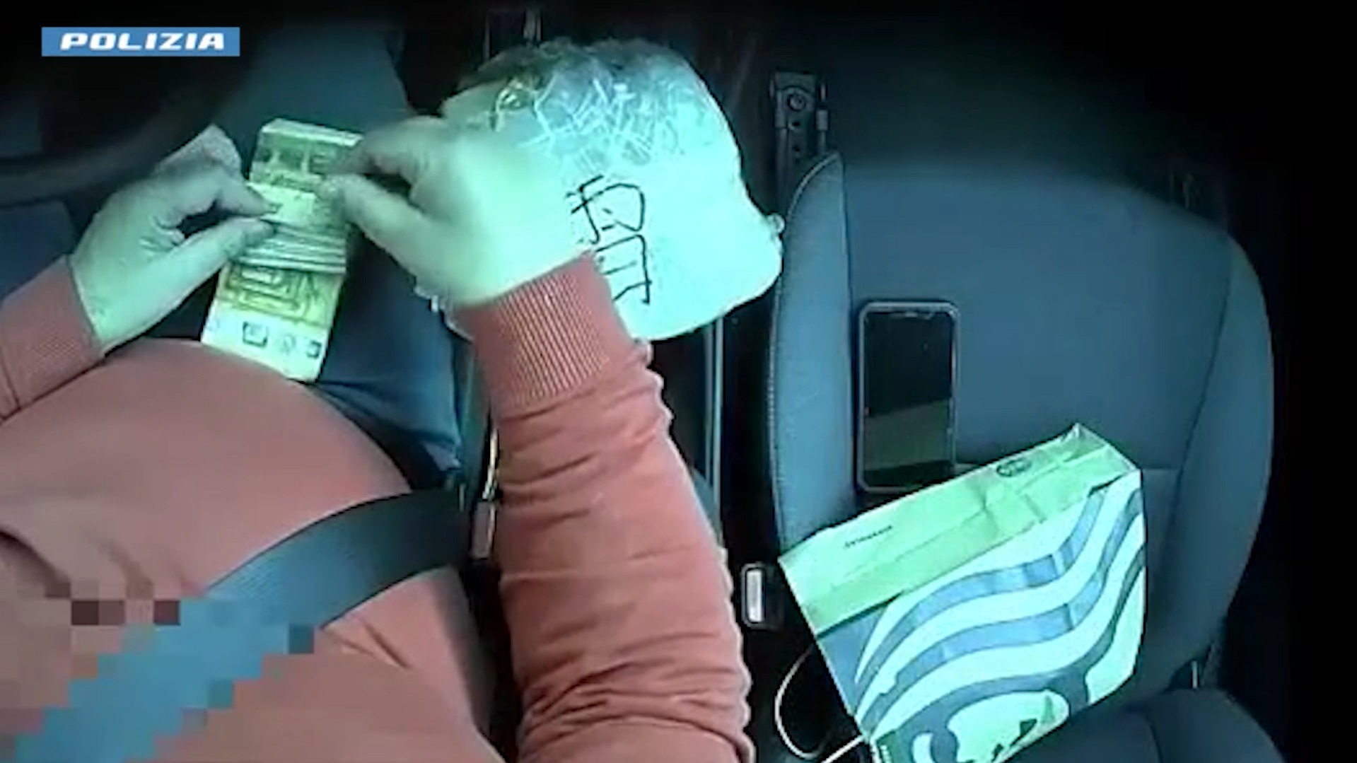 truffa milionaria all8217opera di santa maria del fiore il video degli indagati che si scambiano il denaro da Ilfattoquotidiano.it truffa milionaria all8217opera di santa maria del fiore il video degli indagati che si scambiano il denaro